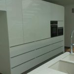 Cocina moderna en blanco